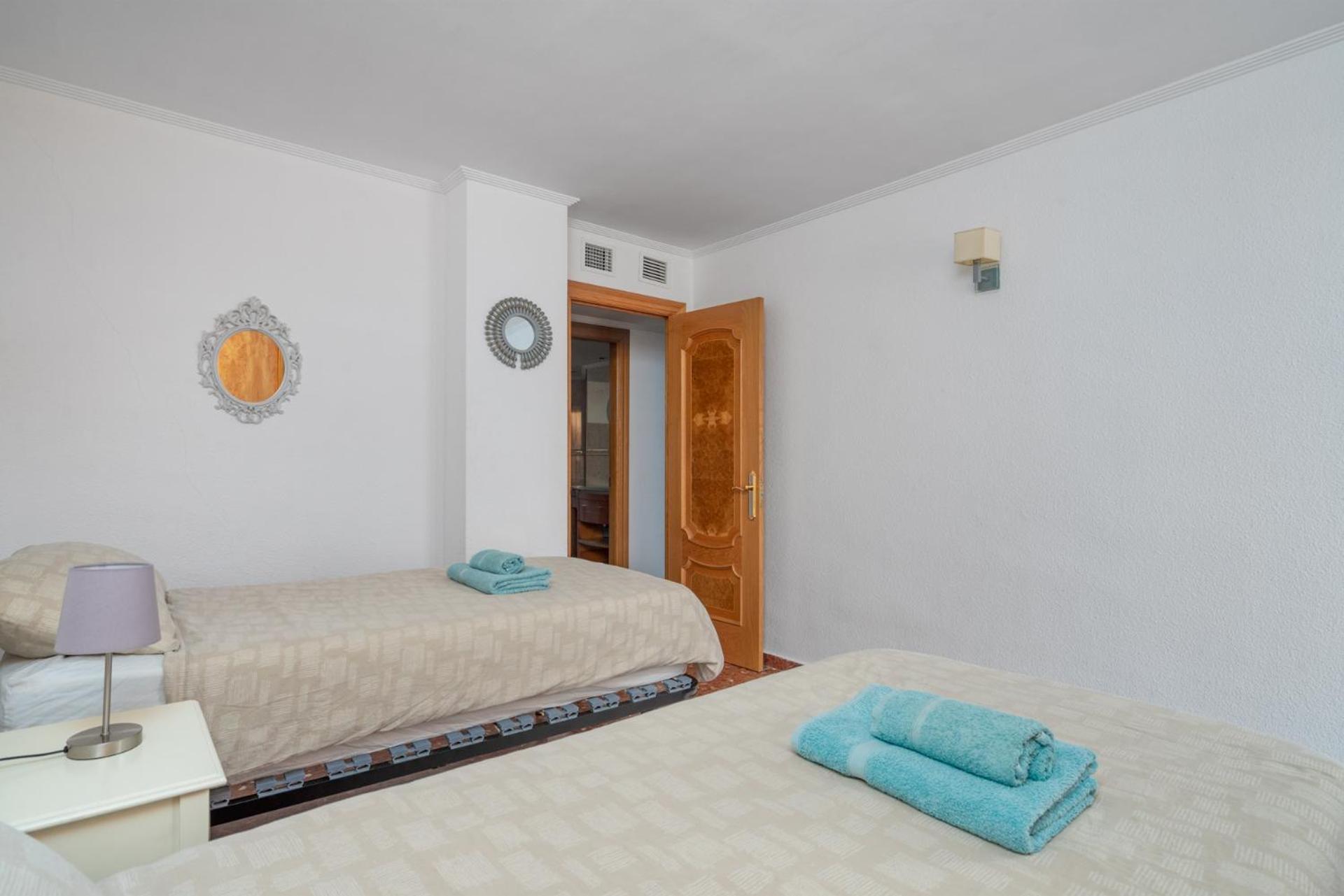 Beachfront, Two Bed- & Bathrooms, Private Parking フエンヒロラ エクステリア 写真